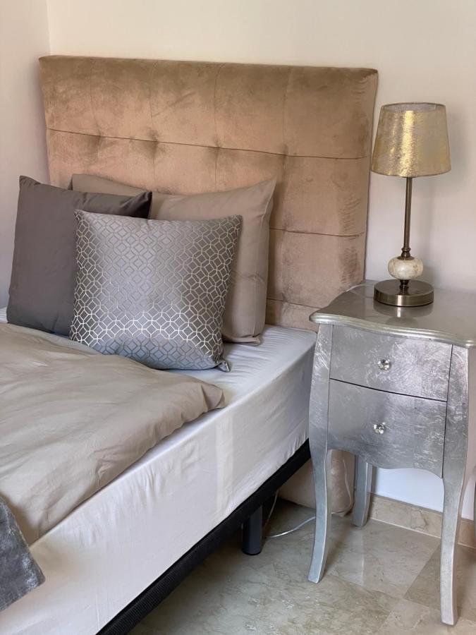 Calahonda Luxury Apartment With A Stunning Sea View Mijas Buitenkant foto